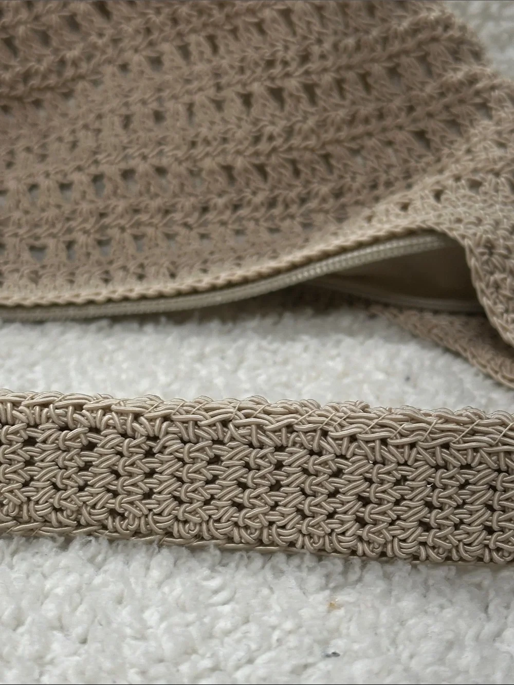 Lined  tan crochet zippered bucket bag, boho hippie coastal beach purse tan EUC!